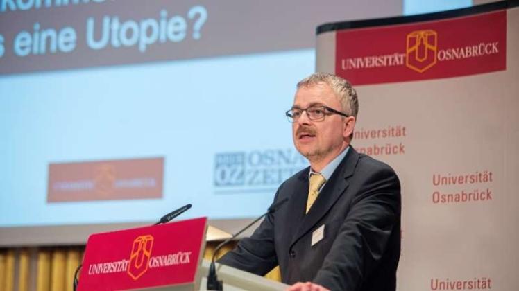 Joachim Wilde ist Professor für Ökonometrie und Statistik. 