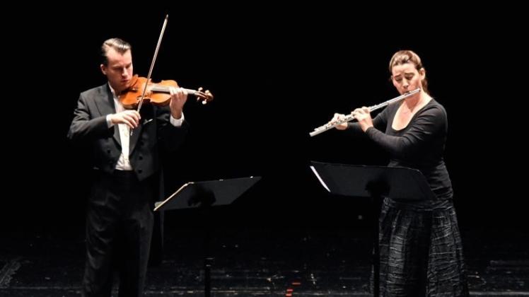 Violinist und Flötistin sorgen für