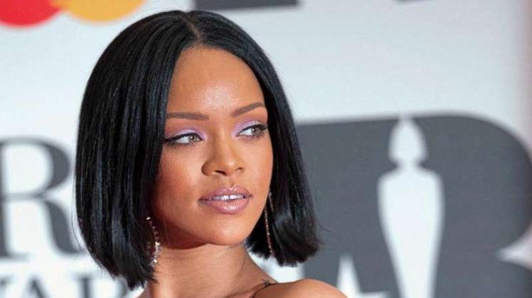 R&amp;B-Star Rihanna kehrt in ein besonderes Motel ein. 