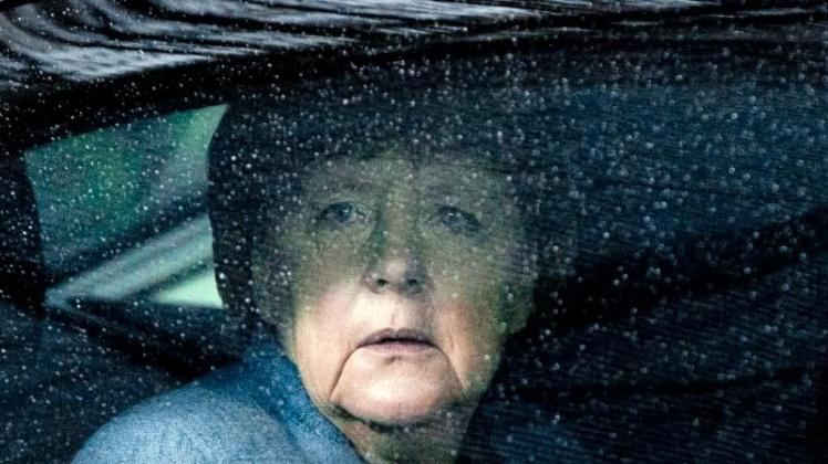 Die SPD könnte Kanzlerin Angela Merkel mit einer erneuten Großen Koalition retten, aber dabei selbst alles verlieren. 