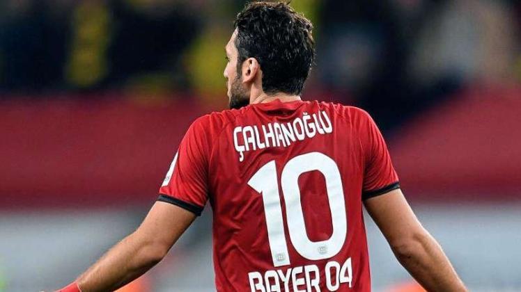 Das späte Urteil über Hakan Calhanoglu verärgert Bayer Leverkusen. 