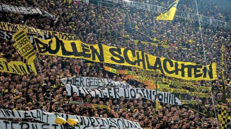 Diffamierende Spruchbänder: Dortmunder Fans attackierten verbal aber auch phyisch RB Leipzig und seine Fans. 