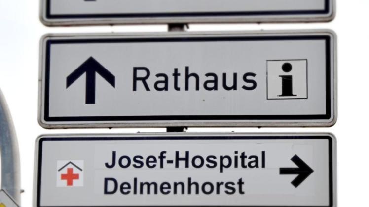 Geht es in die gleiche Richtung? Das Rathaus hilft mit Millionen, doch reicht das zur Genesung des angeschlagenen Josef-Hospitals in Delmenhorst?. Symbolfoto: Jan-Eric Fiedler