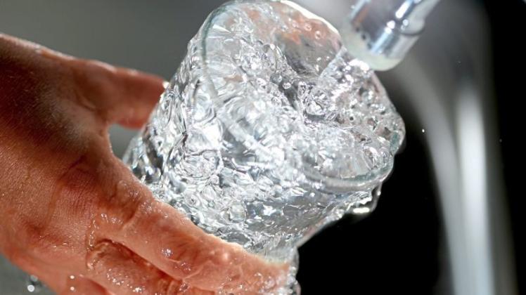 Das Trinkwasser wird am Donnerstag in Rethorn wegen wichtiger Arbeiten am Leitungsnetz in ausgewählten Bereich für längere Zeit abgestellt. Symbolfoto: Roland Weihrauch/dpa Das Trinkwasser wird am Donnerstag in Rethorn wegen wichtiger Arbeiten am Leitungsnetz in ausgewählten Bereich für längere Zeit abgestellt. Symbolfoto: Roland Weihrauch/dpa