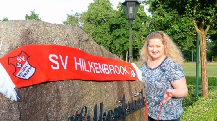 Der rote Faden ist für Tischtennis-Spielerin Andrea Robbers das Gefühl zu Hilkenbrook und ihrem Verein zu gehören. Fotos: Susanne Risius-Hartwig