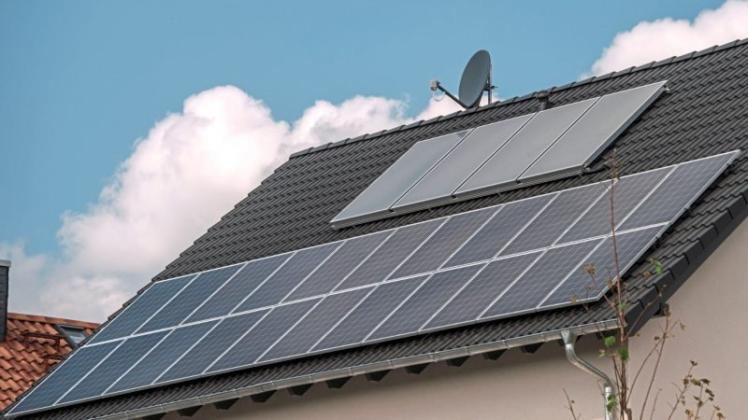 Hauseigentümer im Kreis Oldenburg können bei einem kostenlosen „Solar-Check“ erfahren, wie sie die Kraft der Sonne nutzen können. (Symbolfoto: dpa)