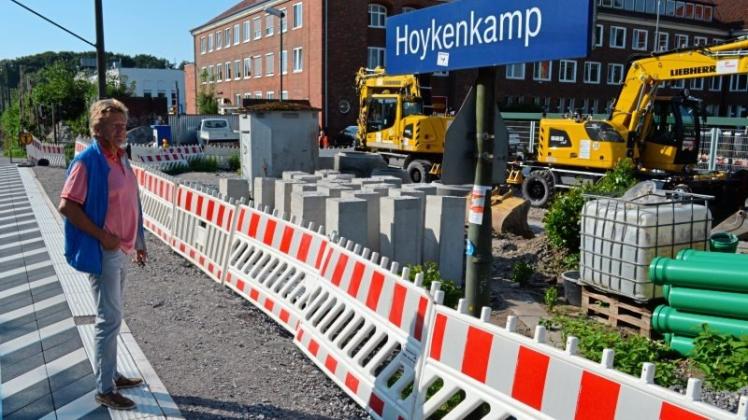 Hartmut Fastenau, Vorsitzender des Ortsvereins Hoykenkamp, ist froh darüber, dass die Bahnstation im Ort ausgebaut wird. 