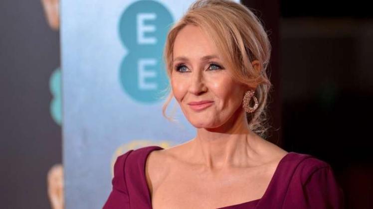 Die britische „Harry Potter“-Autorin J. K. Rowling mischt sich via Twitter immer wieder in politische Diskussionen ein. Seit Monaten kritisiert sie etwa auf schärfste Weise US-Präsident Donald Trump. 