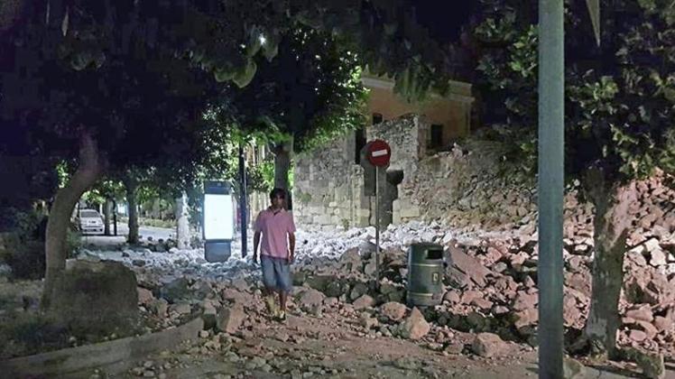 Ein von dem Seebeben zerstörtes Gebäude auf der griechischen Ägäisinsel Kos. Die US-Erdbebenwarte gab die Stärke des Bebens mit 6,7 an. 