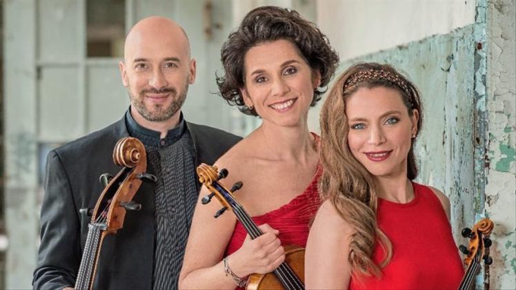 Das Trio Lirico, bestehend aus Johannes Krebs, Solo-Cellist bei den Bremer Philharmonikern, Sophia Reuter an der Bratsche und Geigerin Franziska Pietsch, eröffnet am 19. November die aktuelle Saison der Rathauskonzerte in Ganderkesee. 