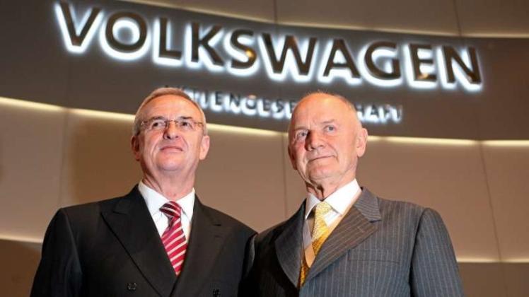 Der ehemalige Aufsichtsratsvorsitzende von VW, Ferdinand Piëch (rechts), soll Martin Winterkorn mit einer Aussage vor der Staatsanwaltschaft belastet haben. Archivfoto: Kay Nietfeld/dpa