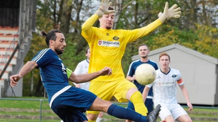 Der SV Tur Abdin Delmenhorst (links Michael Sen) schlug in der Fußball-Bezirksliga den VfB Oldenburg II mit 2:1; ein Ergebnis, das viele Teilnehmer im dk-Tippspiel richtig voraussagten.