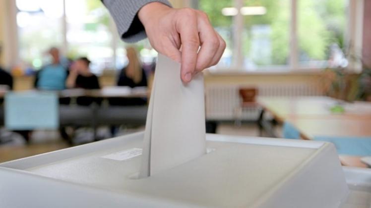 Noch immer sucht die Stadt Delmenhorst nach freiwilligen Wahlhelfern für die Landtagswahl. In Ganderkesee sieht die Lage entspannter aus. Symbolfoto: Ina Fassbender/dpa Noch immer sucht die Stadt Delmenhorst nach freiwilligen Wahlhelfern für die Landtagswahl. In Ganderkesee sieht die Lage entspannter aus. Symbolfoto: Ina Fassbender/dpa