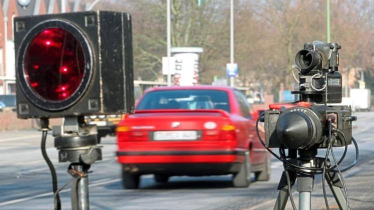 Ein 18-jähriger Autofahrer ist am Sonntag mit einer Geschwindigkeit von 190 km/h auf einer Landstraße in Harpstedt geblitzt worden. Symbolfoto: dpa