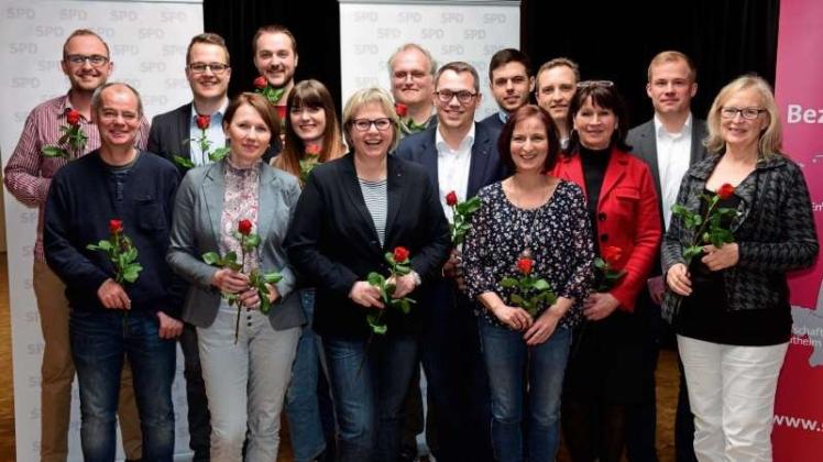 Die alte und neue Vorsitzende der Osnabrücker SPD, Antje Schulte-Schoh (7. von links), im Kreise ihrer Vorstandskolleginnen und -kollegen. 