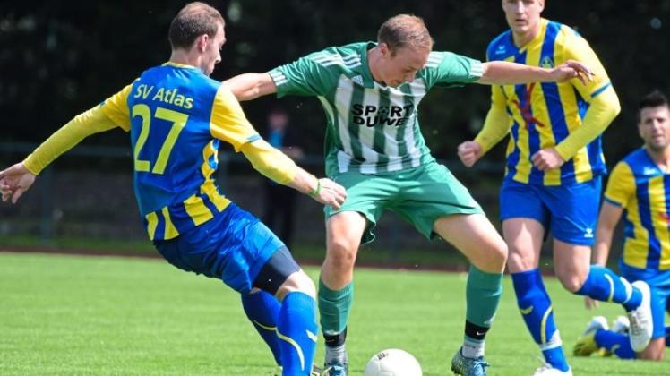 Derby am ersten Spieltag: Daniel Fastenau (am Ball) und der Delmenhorster TB empfangen den SV Atlas II. 