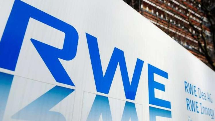 RWE schreibt erneut tiefrote Zahlen und will zum wiederholten Mal die Dividende streichen. Kommunale Aktionäre sind enttäuscht, weil sie Einnahmeausfälle in Millionenhöhe kompensieren müssen. Es drohen weitere Risiken bei Kohlekraftwerken. 