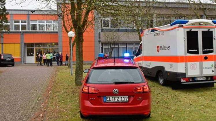 Das Feuer in der Pestalozzischule am Kreuzweg am Obenende war am Donnerstag gegen 14.20 Uhr ausgebrochen. Das Gebäude wurde sofort evakuiert. 