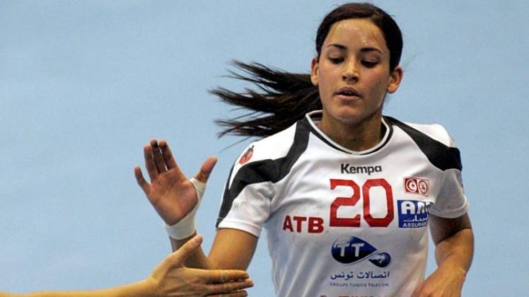 Die tunesische Starspielerin Mouna Chebbah spielt mit ihrer Nationalmannschaft in Oldenburg gegen Russland, Dänemark, Brasilien, Montengro und Japan. 