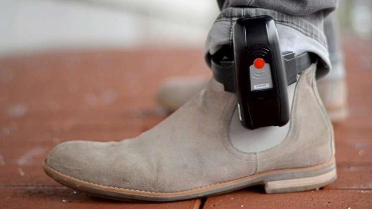 Elektronische Fußfesseln sollen den Behörden künftig zeigen, wo sich Gefährder herumtreiben. 