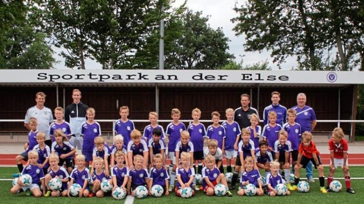 40 Nachwuchskicker nahmen am ersten Soccercamp des SV Viktoria Gesmold teil. Fotos: Christina Wiesmann