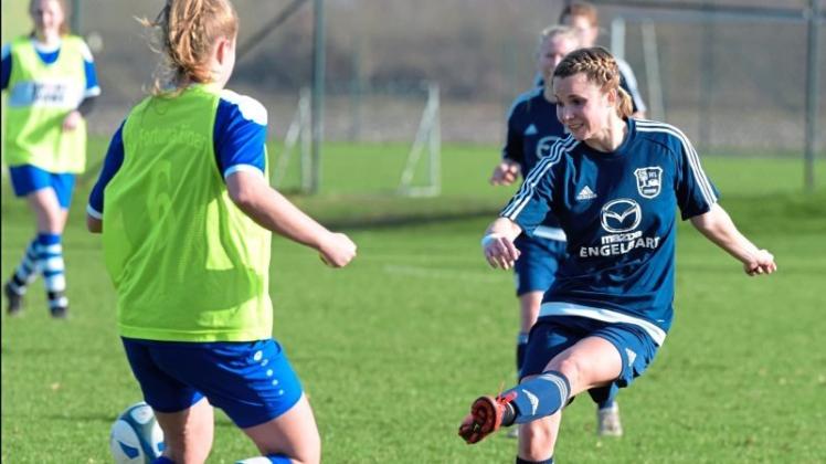 Erzielte zwei Treffer beim 8:1-Sieg des VfL Stenum über die SG Hemmelte/Lastrup: Ann-Kristin Willms (rechts). 