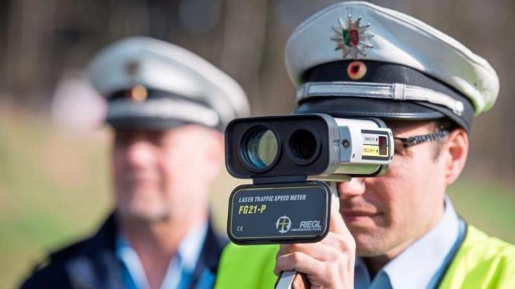 Mehr als 500 Temposünder sind der Polizei in zwei Tagen ins Netz gegangen, an denen sie am Autobahnkreuz Delmenhorst Geschwindigkeitsübertretungen gemessen hat. 