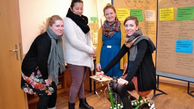 Erzieherinnen aus den Ganderkeseer und Dötlinger Kitas haben im RUZ Hollen Ideen zum „Tag ohne Strom“ gesammelt. 