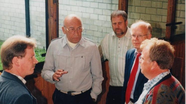Unser Nsotalgiebild zeigt den Besuch von Spitzen der Gemeinde Ganderkesee beim Schützenverein Hengsterholz im Juni 1997. Archivfoto: Ernst Unser Nsotalgiebild zeigt den Besuch von Spitzen der Gemeinde Ganderkesee beim Schützenverein Hengsterholz im Juni 1997. Archivfoto: Ernst