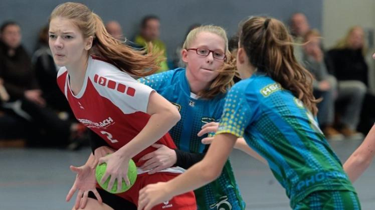 Vier Tore für die B-Jugend-Handballerinnen der HSG Delmenhorst warf Nele Stadtsholte (links) beim Relegationsturnier. 