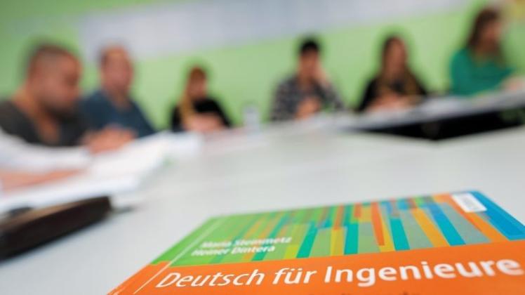 17 Ingenieure nehmen an einem berufsbezogenen Deutschkurs im Bildungswerk der Niedersächsischen Wirtschaft (BNW) in Osnabrück teil. 