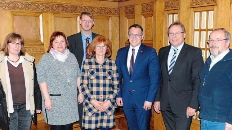 Auswirkungen europäischer Relegungen standen im Mittelpunkt des Besuchs des Europaabgeordneten Tiemo Wölken (fünfter von links) im Bersenbrücker Rathaus. 