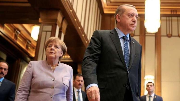 Angela Merkel mahnte im Gespräch mit dem türkischen Staatspräsidenten Erdogan die Einhaltung von Freiheitsrechten an. 