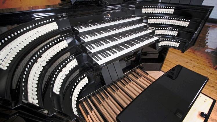 Soll bald in der Papenburger St.-Antonius-Kirche erklingen: Die Walcker-Orgel der Stadt Gelsenkirchen mit ihren 98 Registern und 6850 Pfeifen. 