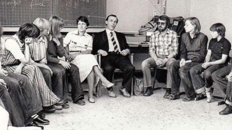 Diskussion im Klassenraum. 1979 sprachen die Schüler der Realschule Ganderkesee über blinde Menschen in der Gesellschaft. 