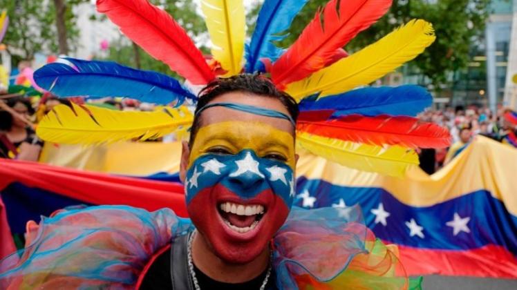 Das Motto des diesjährigen Christopher Street Days (CSD) heißt „Mehr von uns - jede Stimme gegen rechts“. 