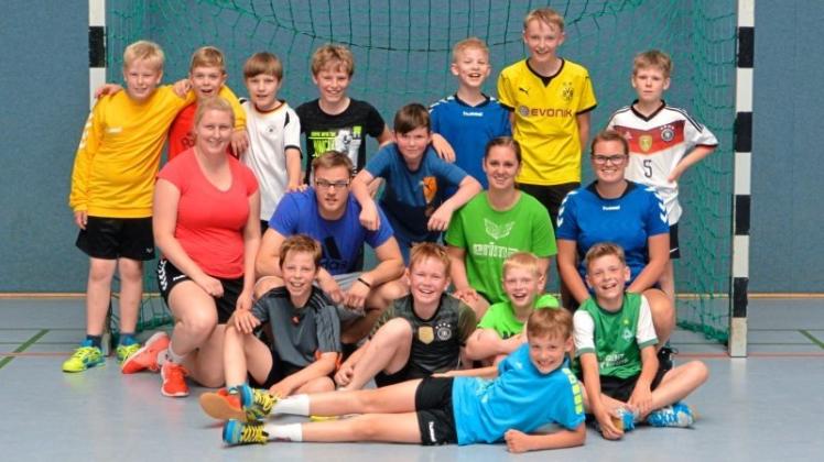 In einem zweitägigen Trainingslager wurde den D-Jugendlichen der HSG Hude/Falkenburg kürzlich die Grundlagen im Handball näher gebracht. 