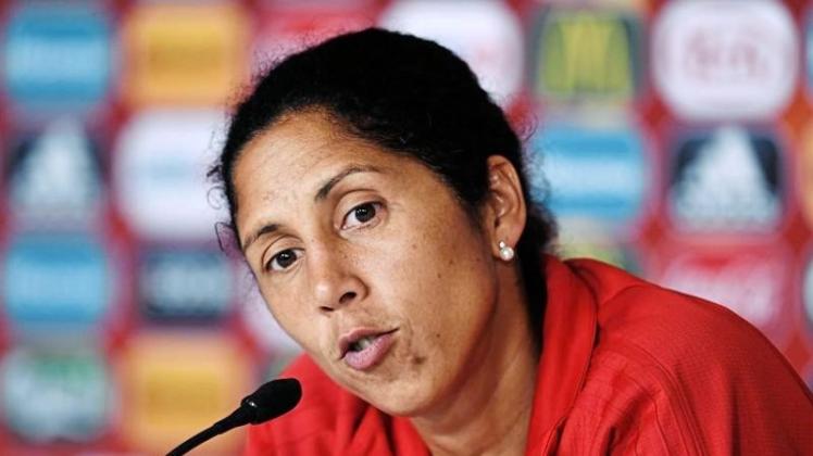 Bundestrainerin Steffi Jones hofft auf einen erfolgreichen EM-Auftakt gegen Schweden. 