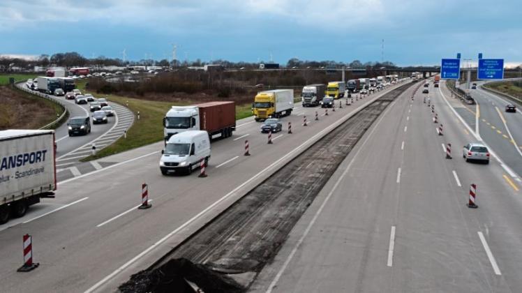 Etwa 100.000 Autofahrer täglich müssen sich auf Staus und Behinderungen auf der A1 einstellen. Archivfoto: Kristina Müller