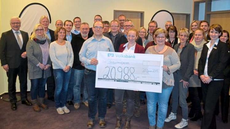 Volksbank GMHütte schüttet 21.000 Euro an Vereine | NOZ