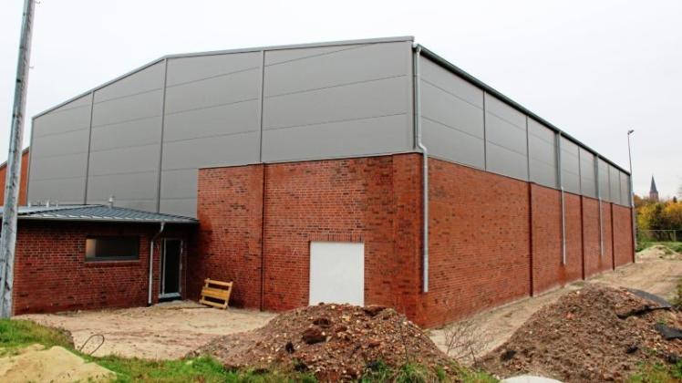 Weitestgehend abgeschlossen ist der Bau der neuen Sporthalle in Börger. 