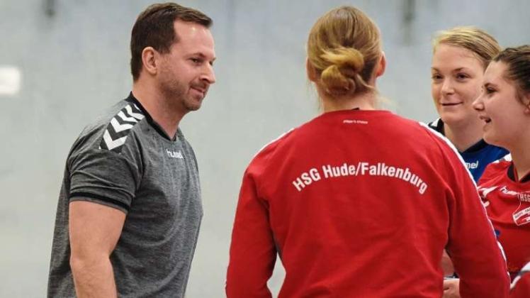 Trainer Timo Stein ist bei den Oberliga-Handballerinnen der HSG Hude/Falkenburg mit Kaderplanung und Spielvorbereitung momentan gut beschäftigt. 