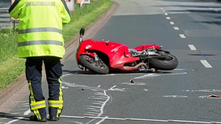 Ein Motorradfahrer ist bei einem Unfall mit einem Traktor in Braunschweig ums Leben gekommen. Symbolfoto: dpa