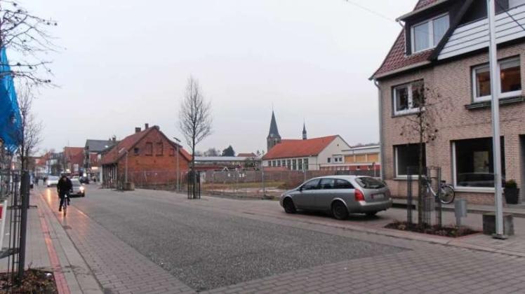 Zwei Investoren haben dem Bersenbrücker Stadtrat ihre Pläne für eine Bebauung des freien Grundstücks an der Bramscher Straße in Bersenbrück vorgelegt. Am Montag beriet der Rat in nicht-öffentlicher Sitzung darüber.