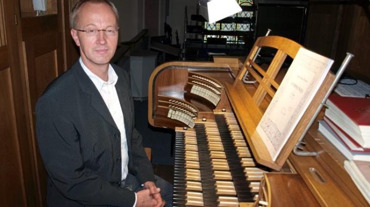 Udo Honnigfort (Foto) und Friederike Spangenberg laden zum Orgelkonzert in die Delmenhorster Stadtkirche ein. Archivfoto: Gerd Mecklenborg