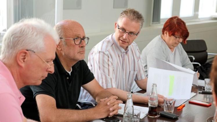 Vergangenen Freitag haben die Vertreter der Regenbogenkoalition das neue Gutachten der Presse vorgestellt. Von links: Thomas Thiele (FDP), Michael Hagedorn (Grüne), Frank Henning (SPD), Giesela Brandes-Steggewentz (Linke). 