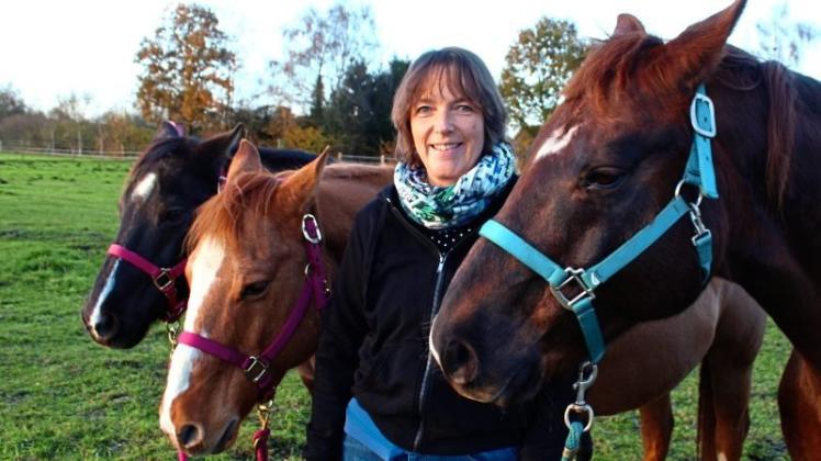 Die Delmenhorsterin Martina Nitsch verschenkt Zeit mit ihren Pferden Chex (v. li.) , Peco und Rubi. 