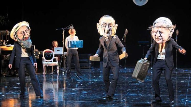 Die großen Religionen als unförmige Charaktermasken: Das Hamburger Thalia-Theater brachte Lessings „Nathan der Weise“ 2009 mit satirisch überzeichneten Akteuren auf die Bühne. Regie führte seinerzeit Nicolas Stemann. 