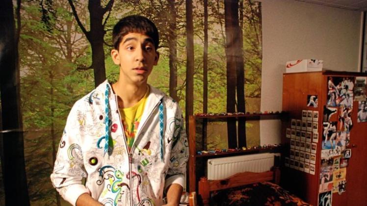 Jugendtypische Nöte sind Thema der Serie „Skins“. Dev Patel spielt darin den Teenager Anwar. 