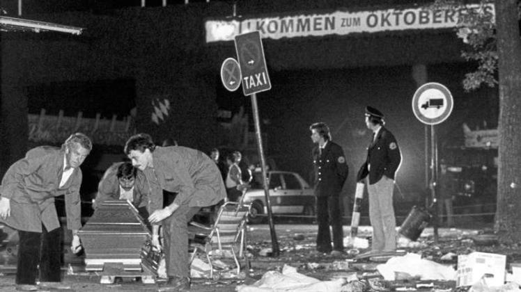 Beim Bombenattentat auf das Münchener Oktoberfest sterben 13 Menschen – unter ihnen auch der rechtsradikale Attentäter. 